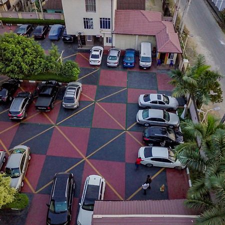 Villa Hilton Hotels Uyo Ngoại thất bức ảnh