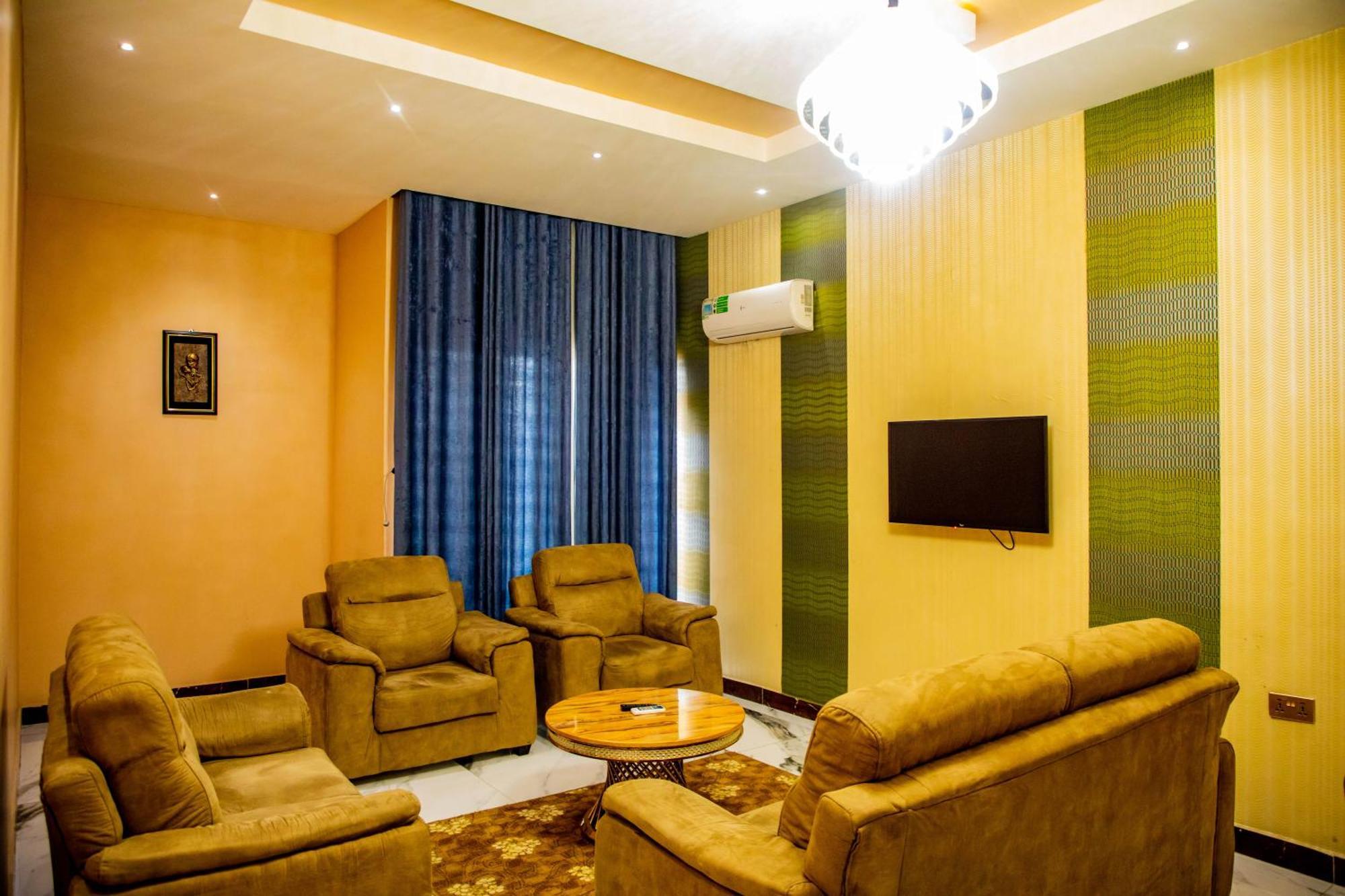 Villa Hilton Hotels Uyo Ngoại thất bức ảnh
