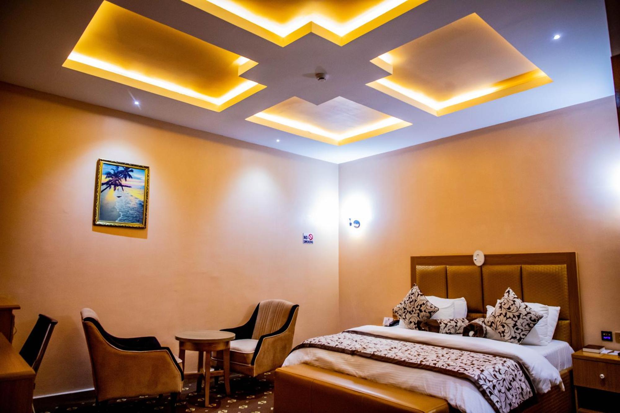 Villa Hilton Hotels Uyo Ngoại thất bức ảnh