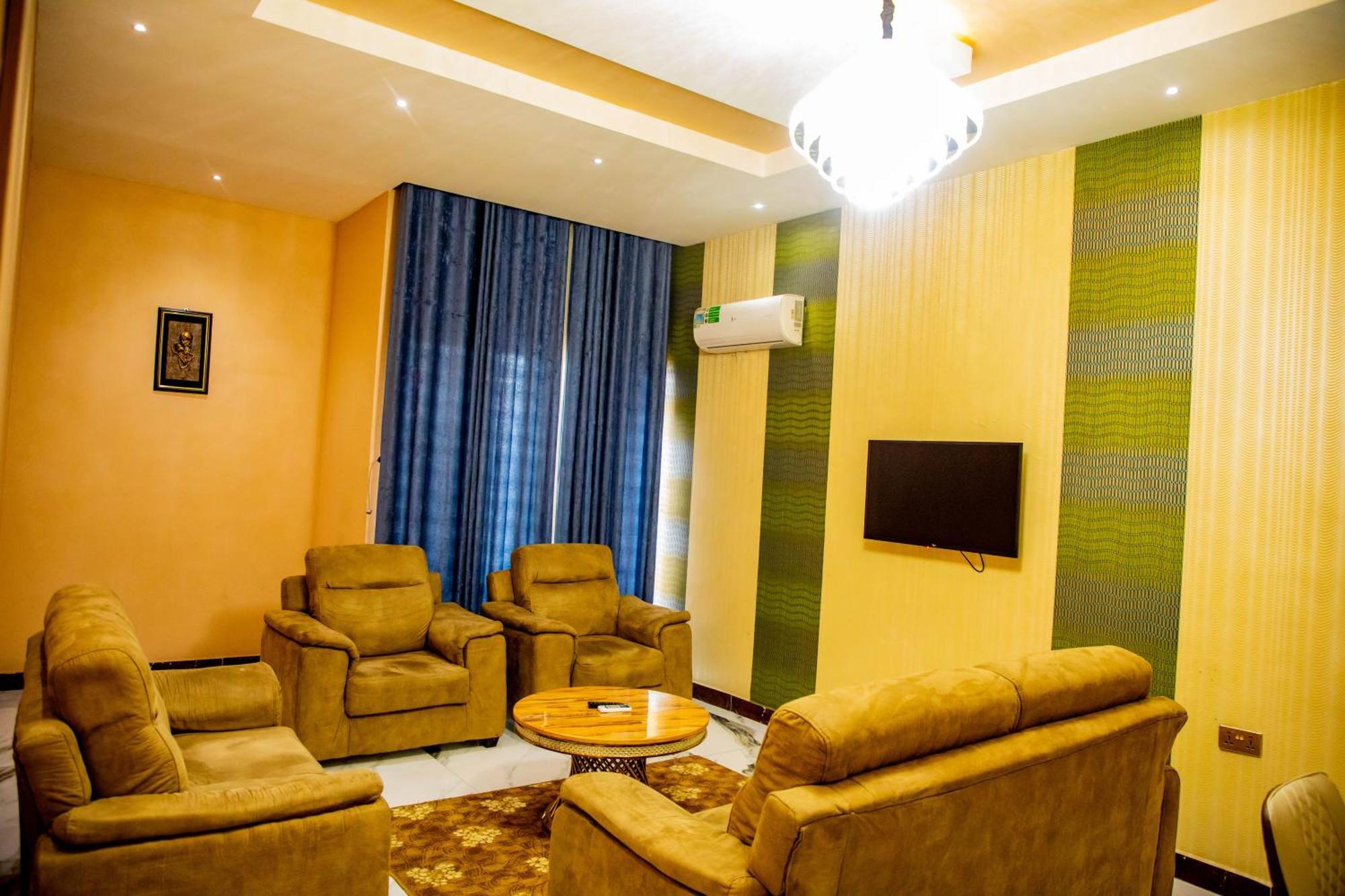 Villa Hilton Hotels Uyo Ngoại thất bức ảnh