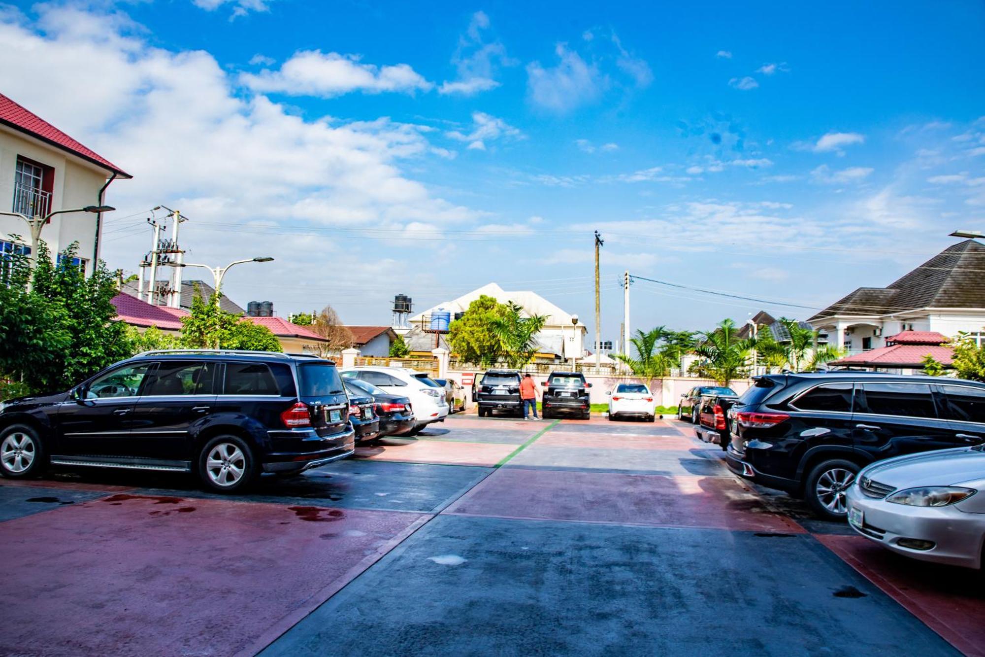 Villa Hilton Hotels Uyo Ngoại thất bức ảnh