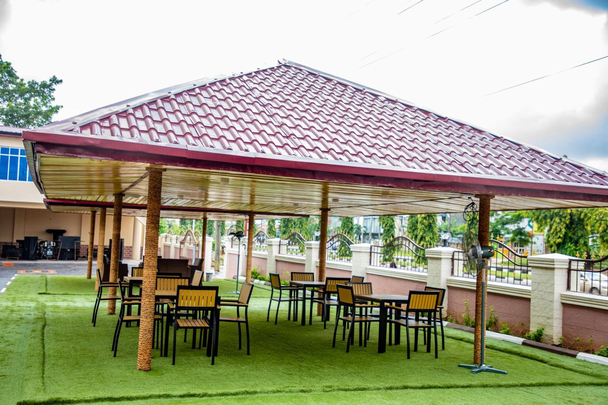 Villa Hilton Hotels Uyo Ngoại thất bức ảnh