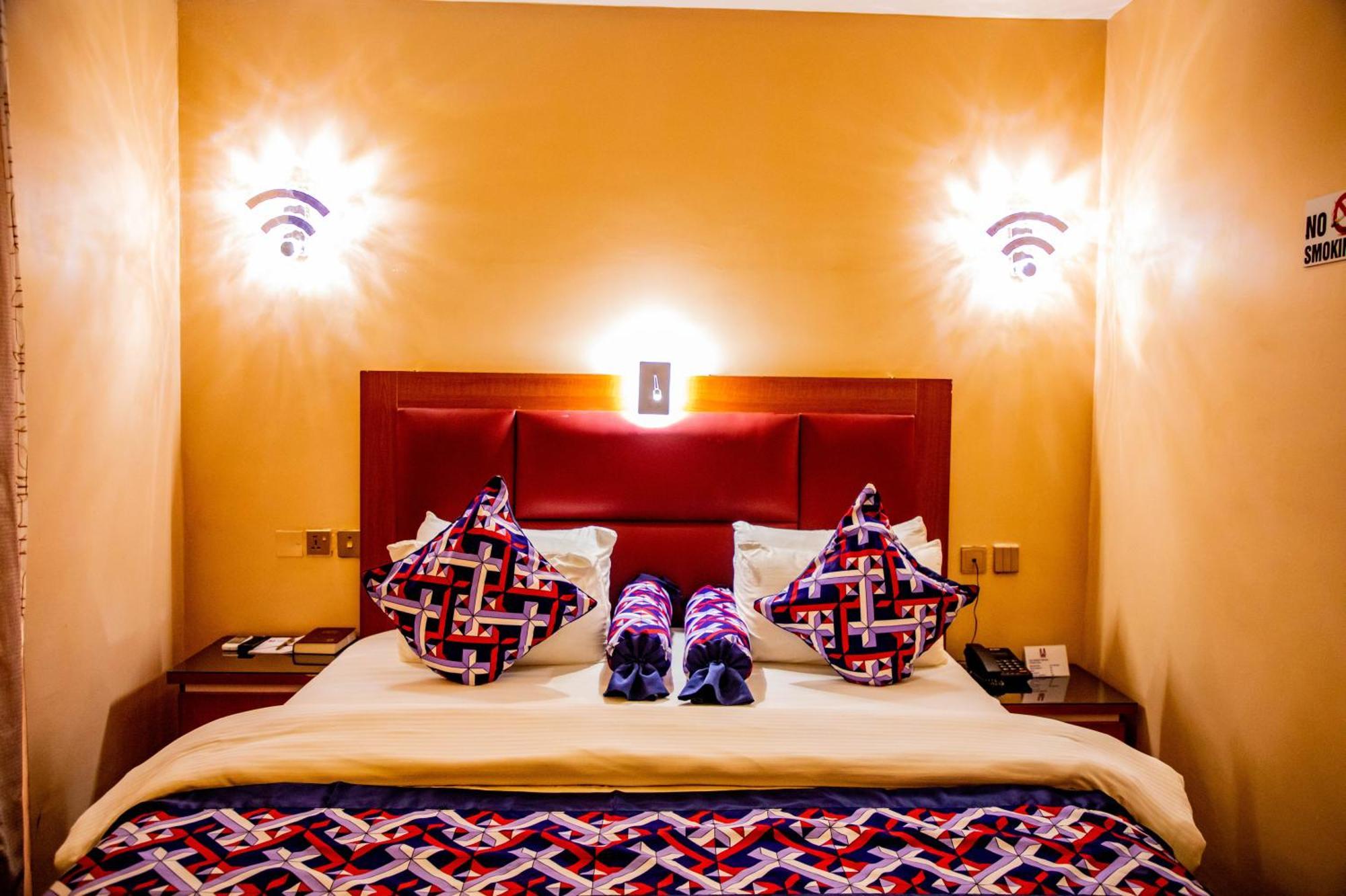 Villa Hilton Hotels Uyo Ngoại thất bức ảnh