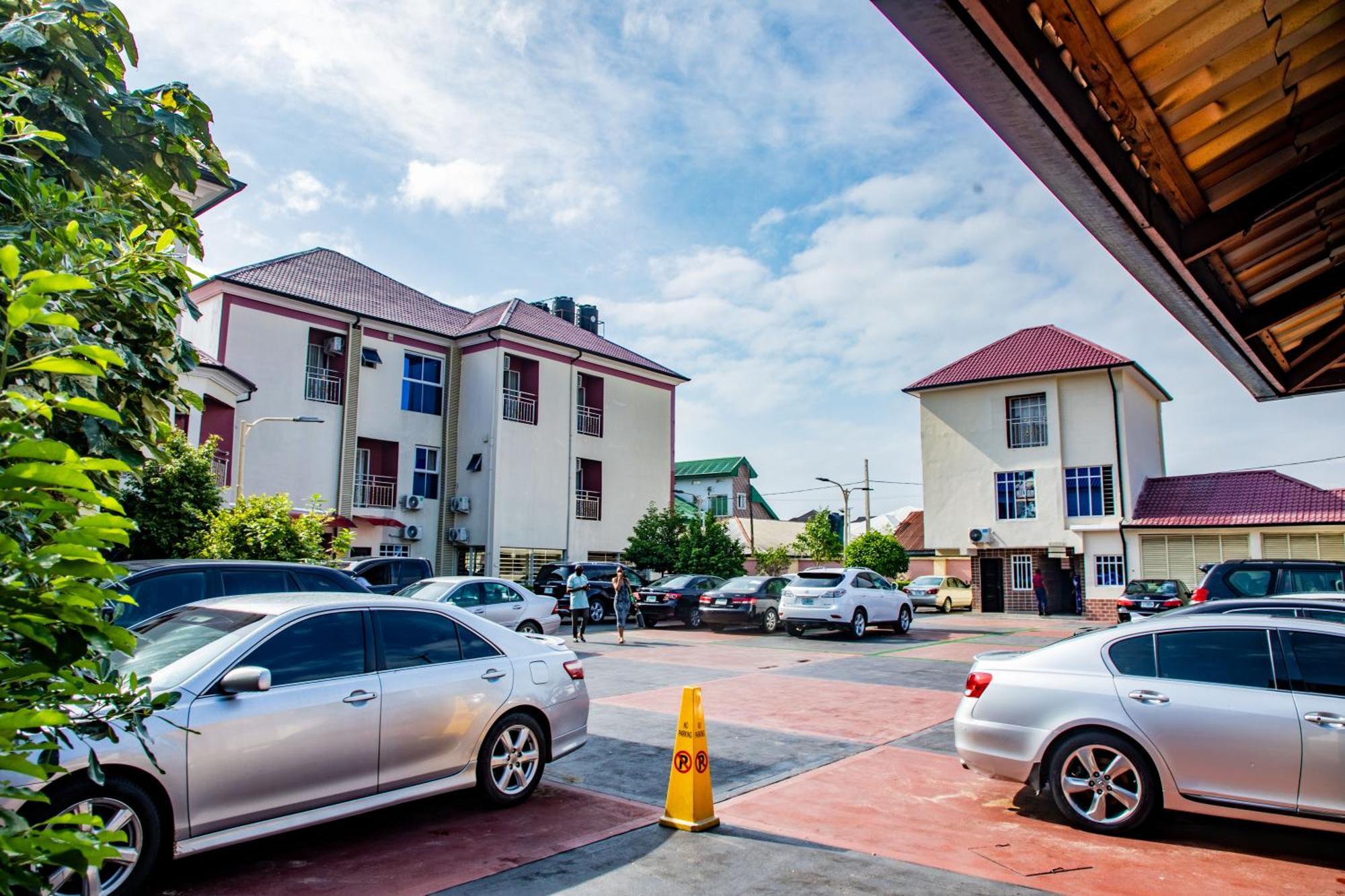 Villa Hilton Hotels Uyo Ngoại thất bức ảnh