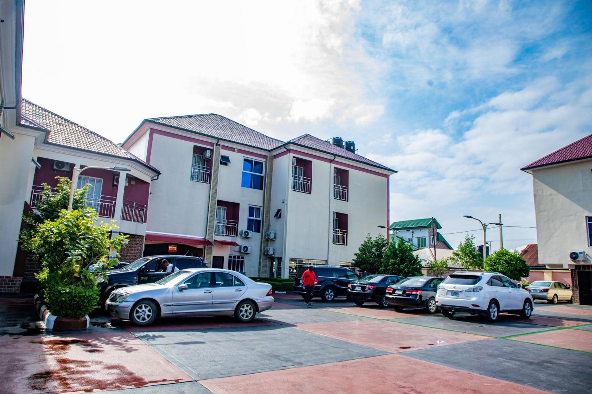 Villa Hilton Hotels Uyo Ngoại thất bức ảnh