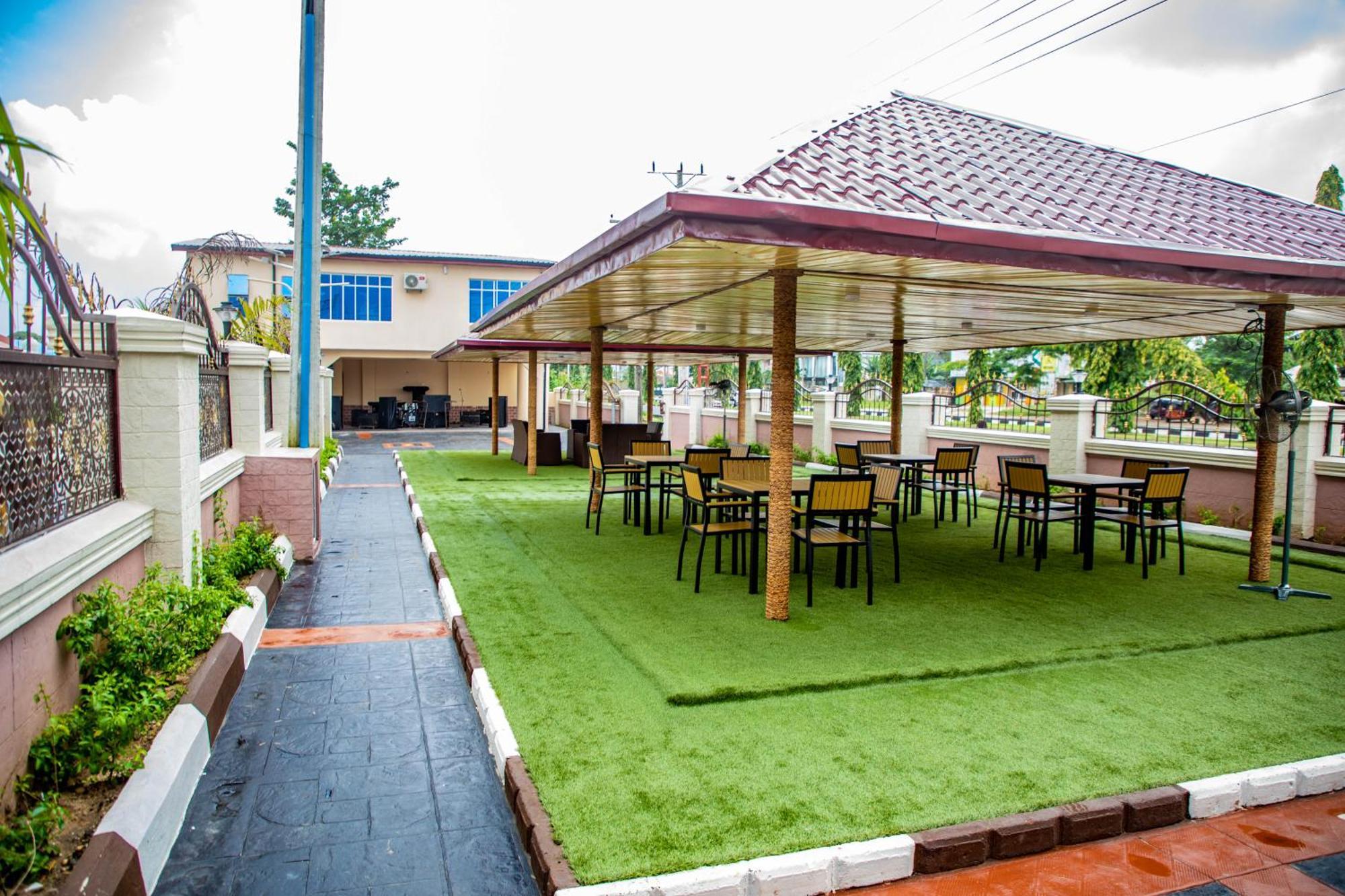Villa Hilton Hotels Uyo Ngoại thất bức ảnh