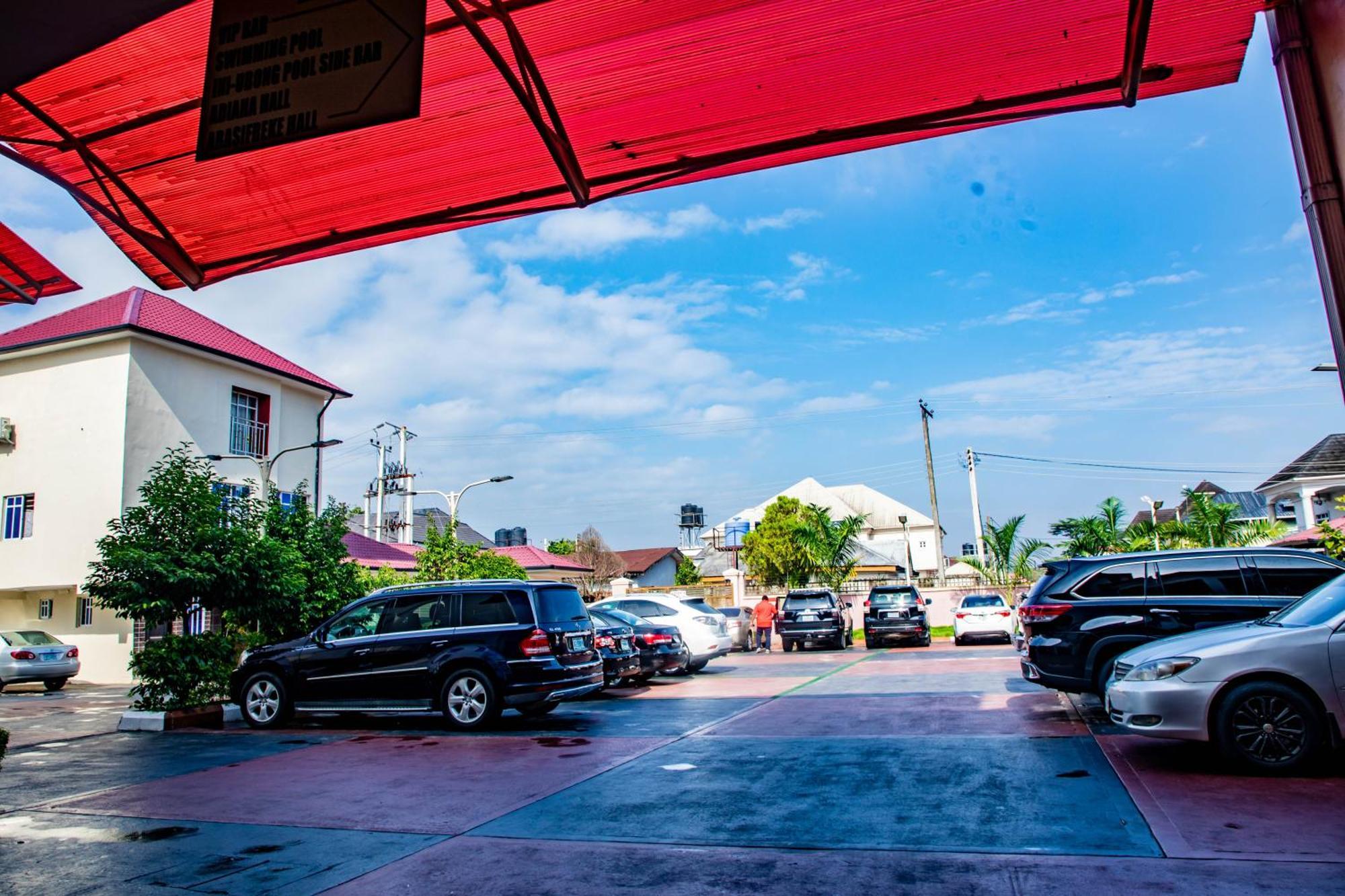 Villa Hilton Hotels Uyo Ngoại thất bức ảnh
