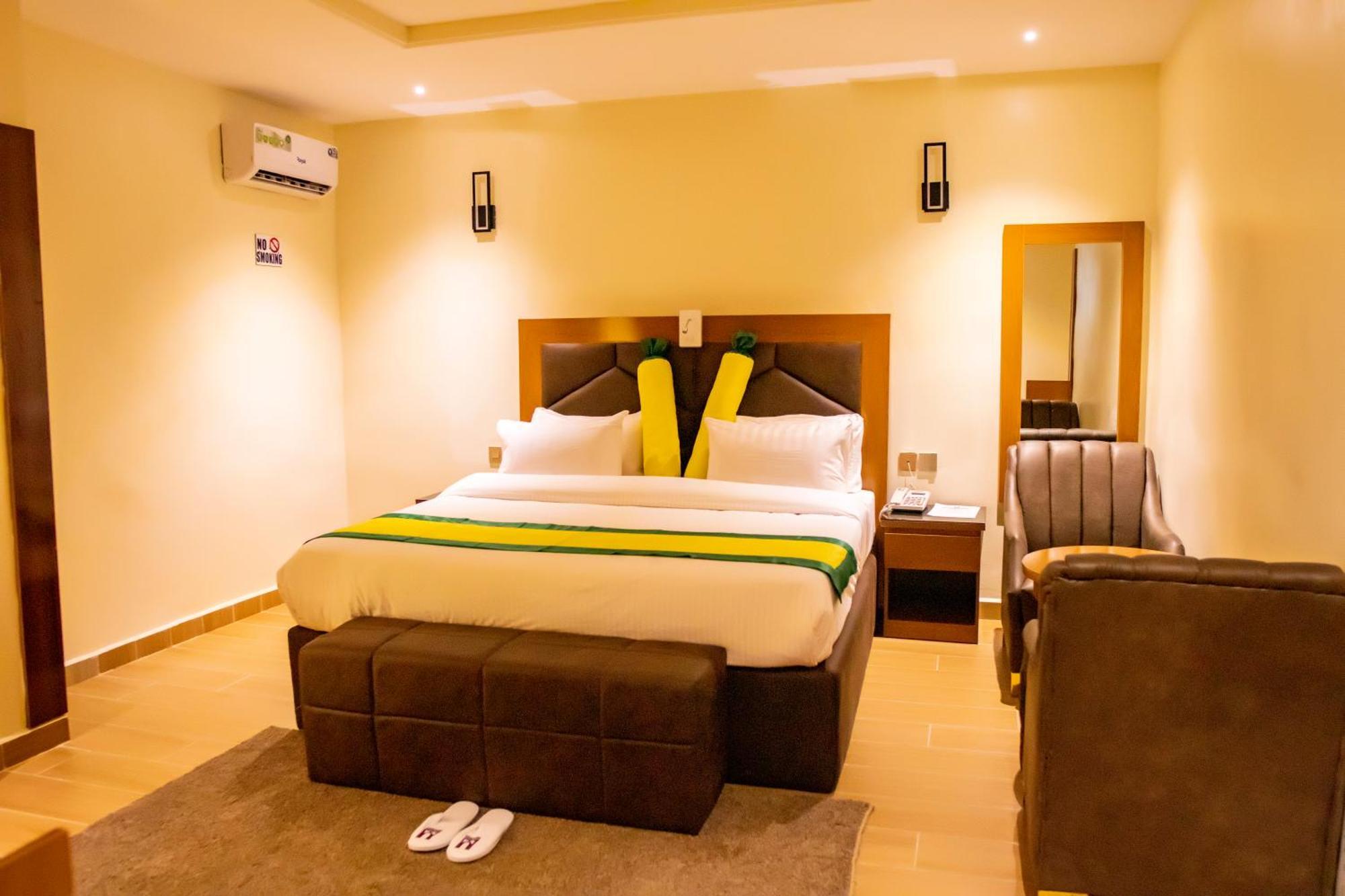 Villa Hilton Hotels Uyo Ngoại thất bức ảnh