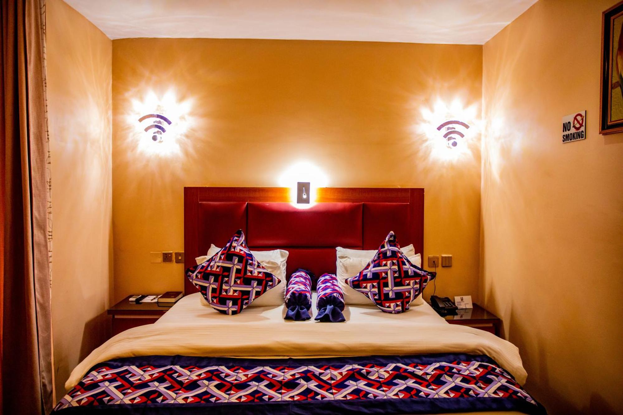 Villa Hilton Hotels Uyo Ngoại thất bức ảnh