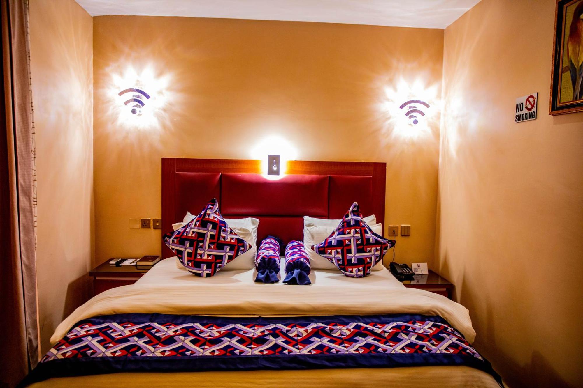 Villa Hilton Hotels Uyo Ngoại thất bức ảnh