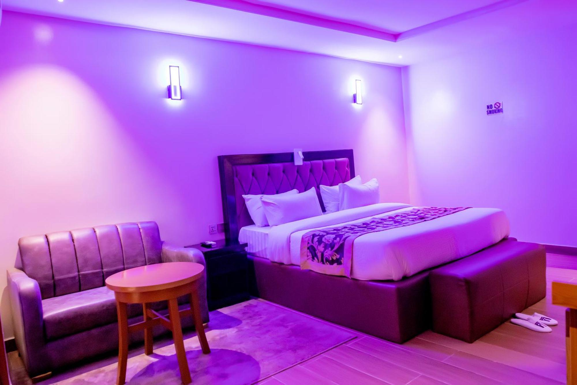 Villa Hilton Hotels Uyo Ngoại thất bức ảnh