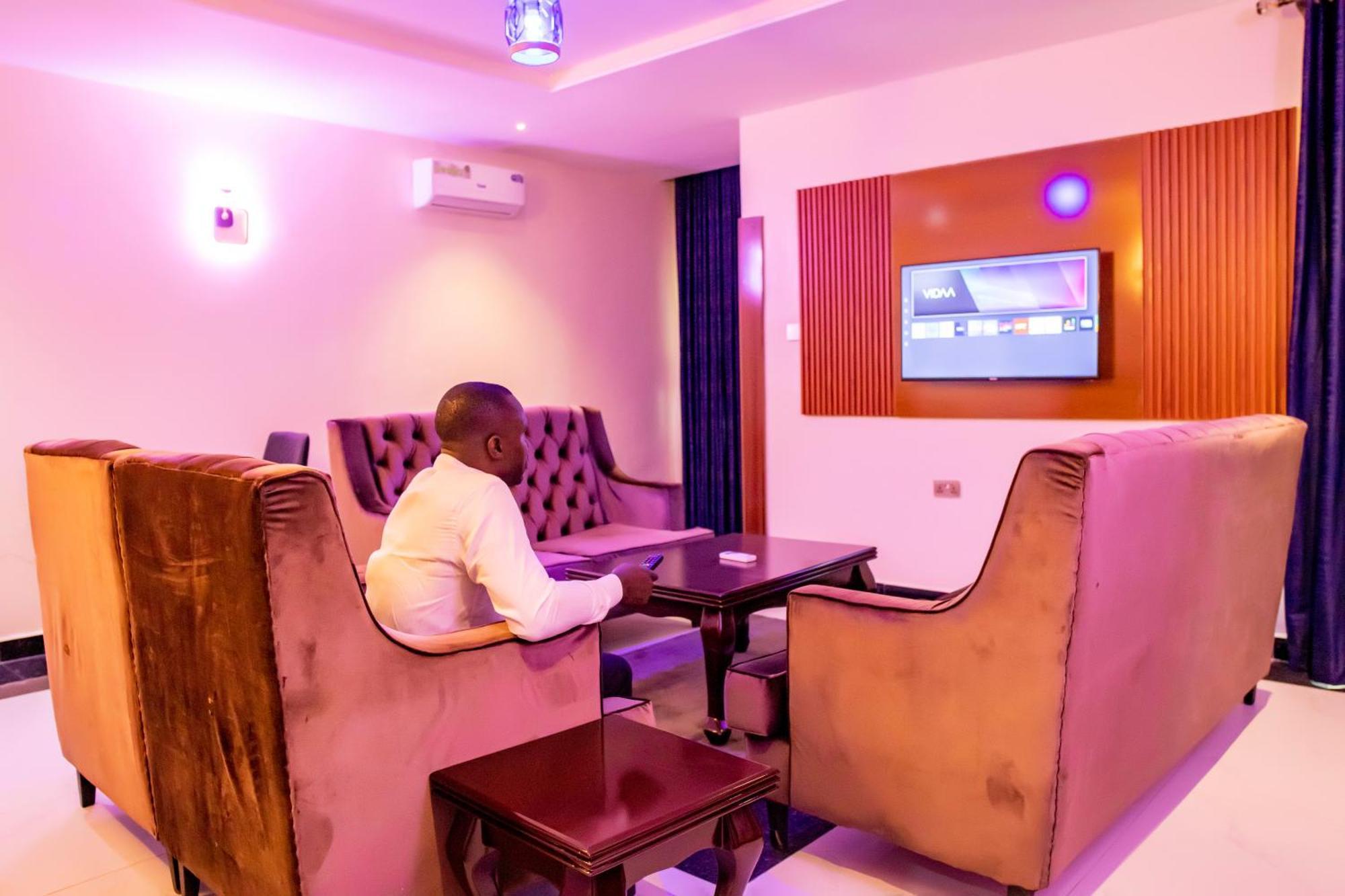 Villa Hilton Hotels Uyo Ngoại thất bức ảnh