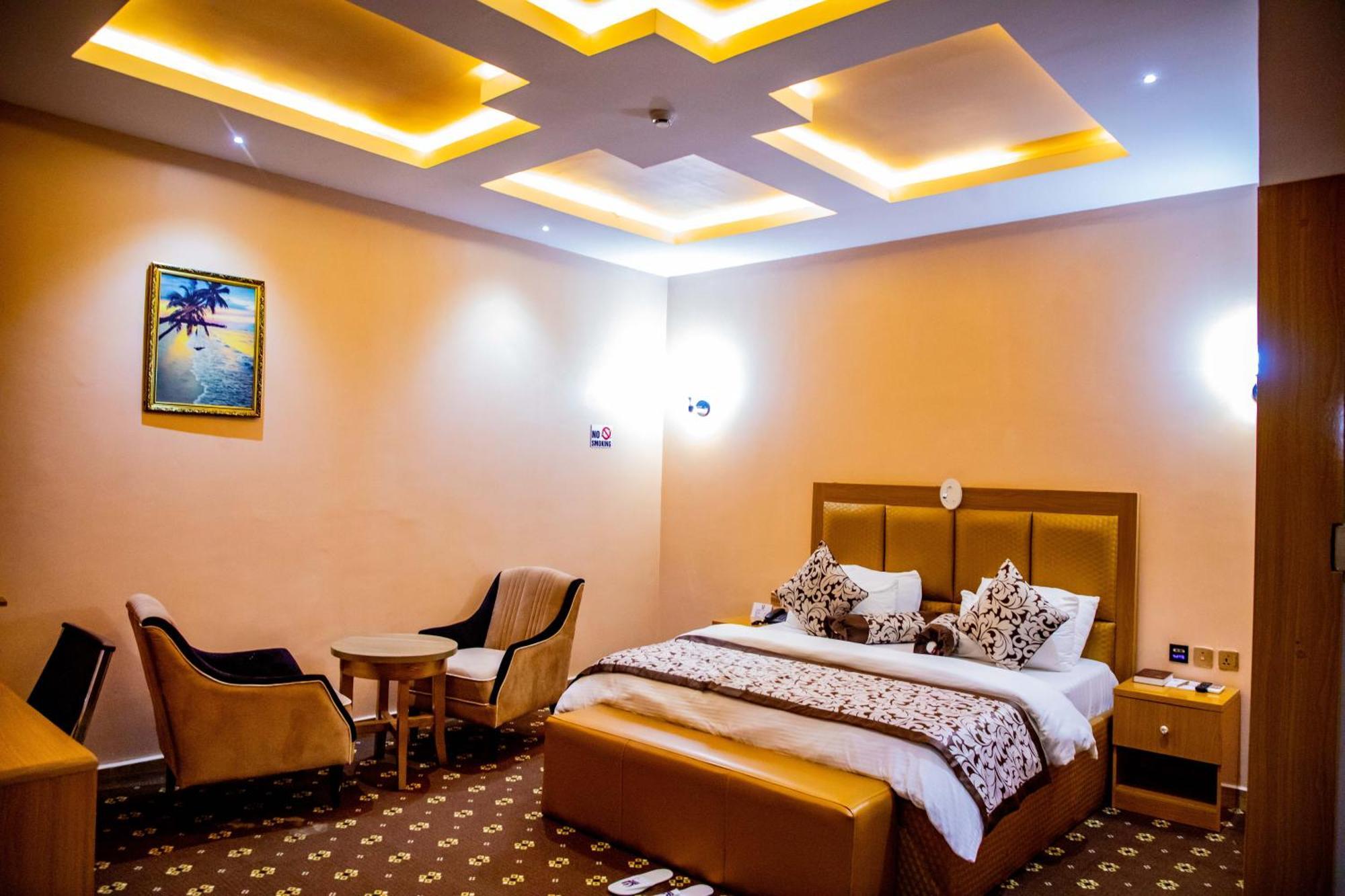 Villa Hilton Hotels Uyo Ngoại thất bức ảnh