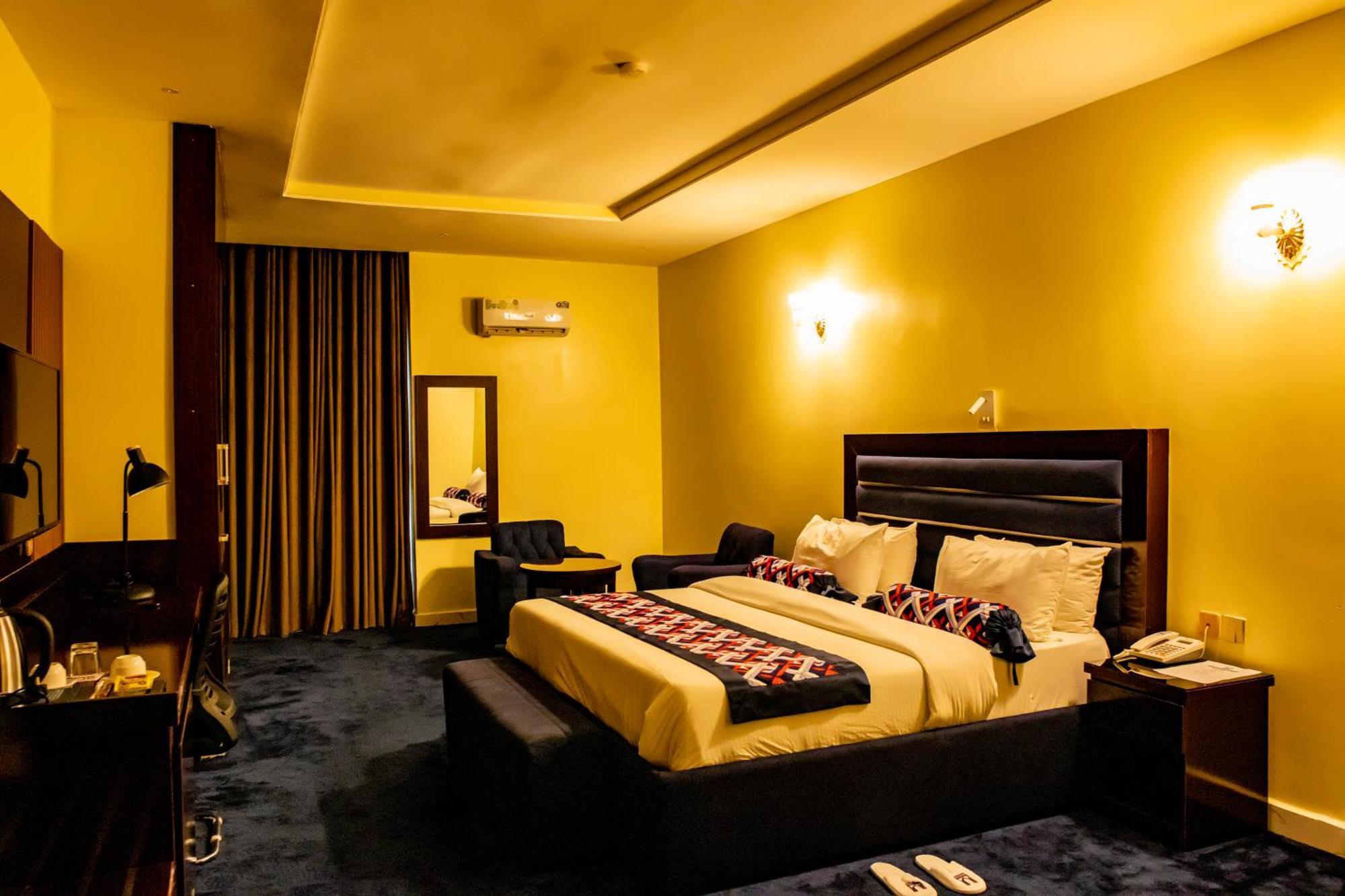 Villa Hilton Hotels Uyo Ngoại thất bức ảnh