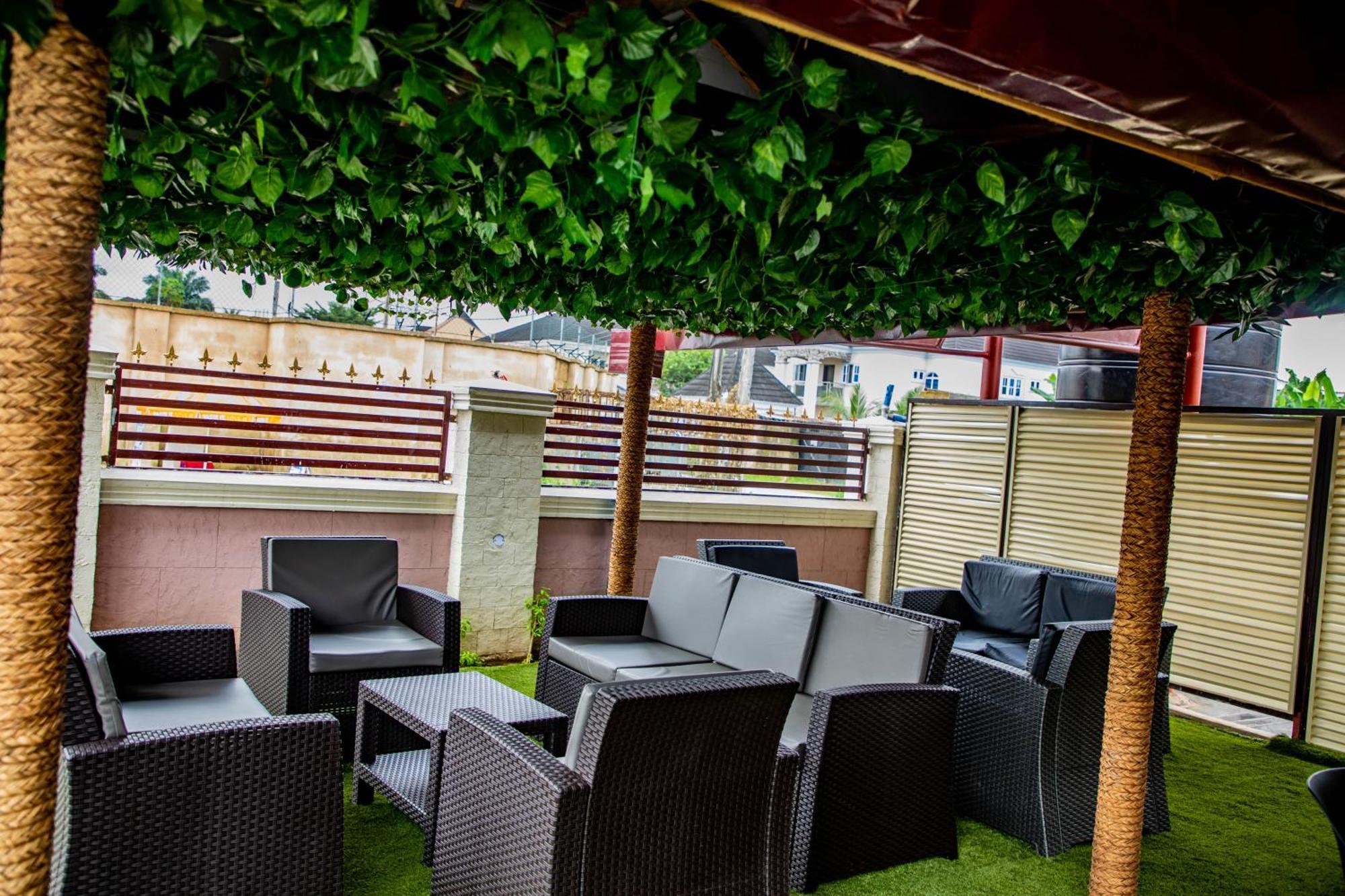Villa Hilton Hotels Uyo Ngoại thất bức ảnh