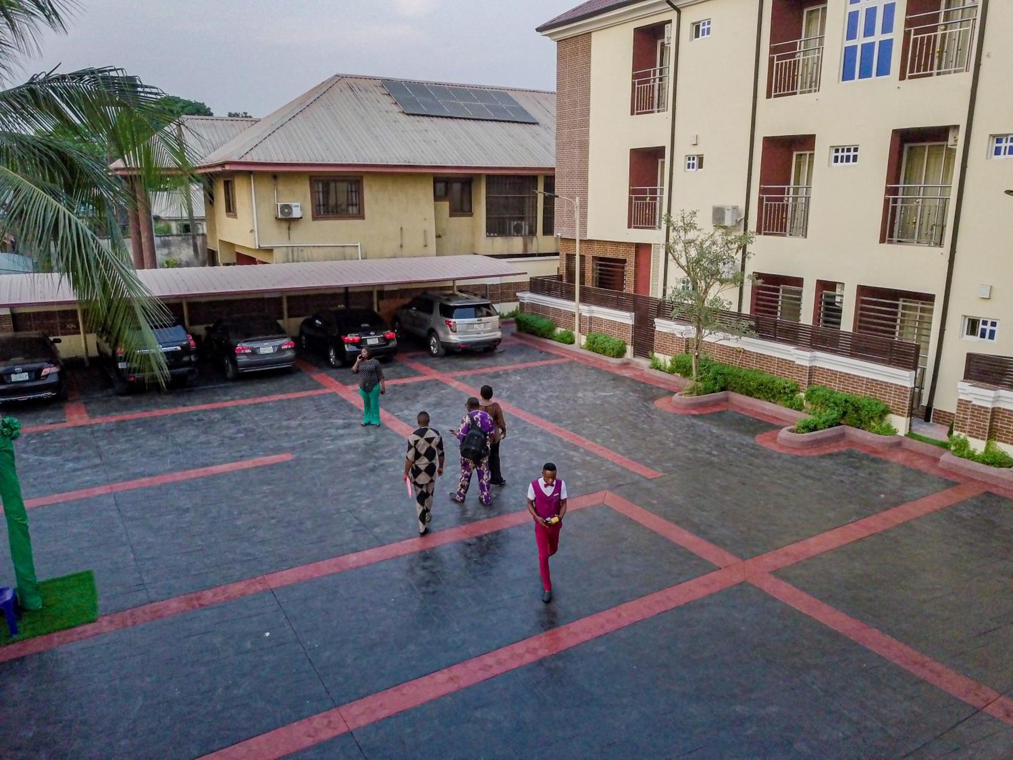 Villa Hilton Hotels Uyo Ngoại thất bức ảnh